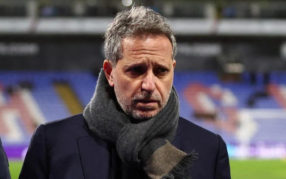 窗口, 每日电讯报, 作而辞去足