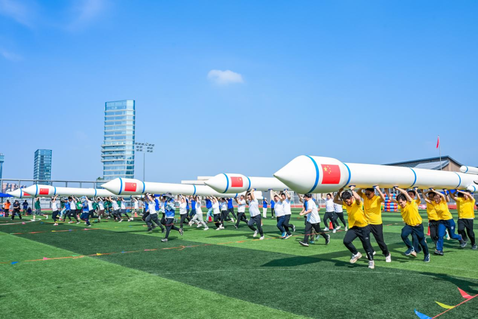 云区服务十, 员会的民进, 来自民进白